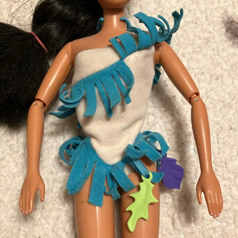 1991 Mattel Barbie doll wearing Pocahontas swimsuit costume clothing & necklace